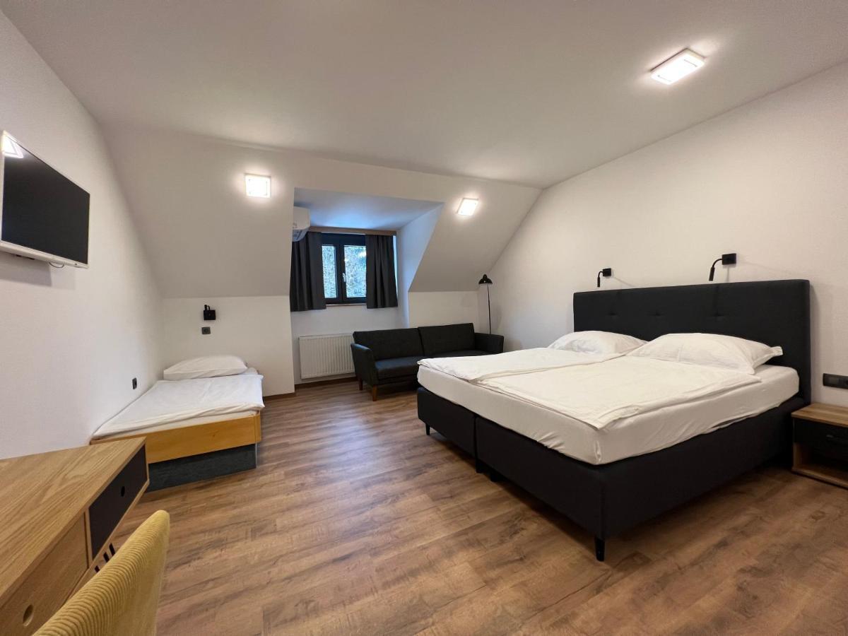 Kozjanski Dvor Podčetrtek Exterior foto